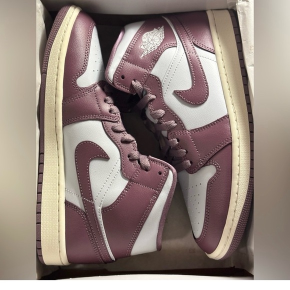 Air Jordan 1 Mid SE Mauve Purple Smoke Women’s 9 Men’s 7.5 NWT - Picture 1 of 4
